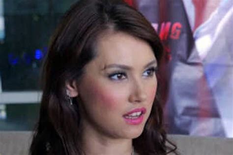 Boobs ni Angeline halos lumuwa sa suot na damit; puro lait.